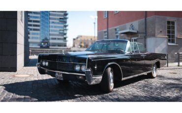 Lincoln-Continental-convertible-1966-BLACK-RED-15