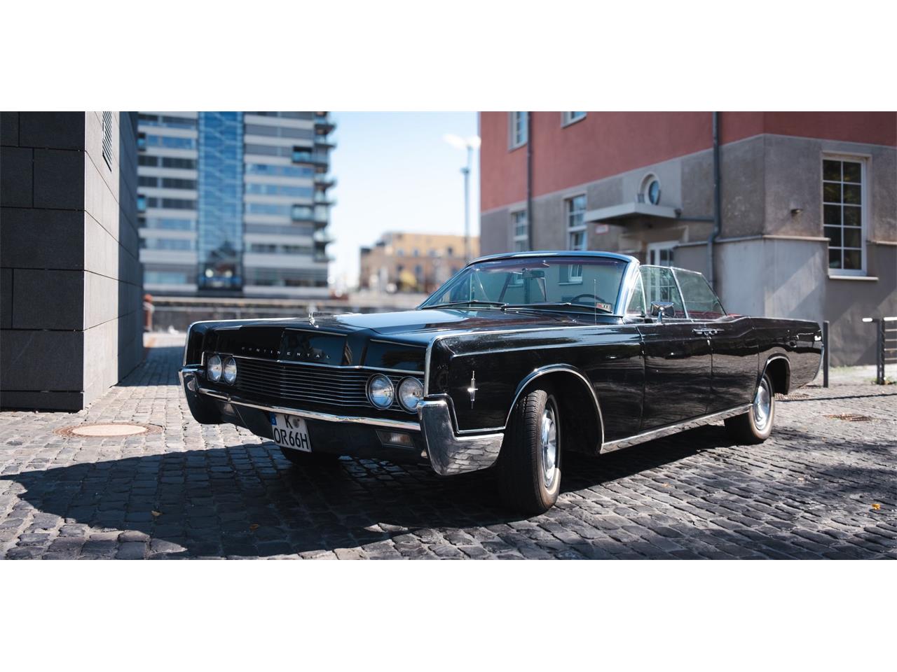 Lincoln-Continental-convertible-1966-BLACK-RED-15