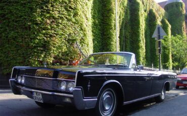 Lincoln-Continental-convertible-1966-BLACK-RED-16