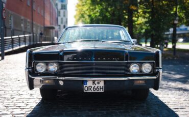Lincoln-Continental-convertible-1966-BLACK-RED-17