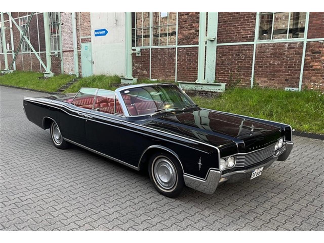Lincoln-Continental-convertible-1966-BLACK-RED-19