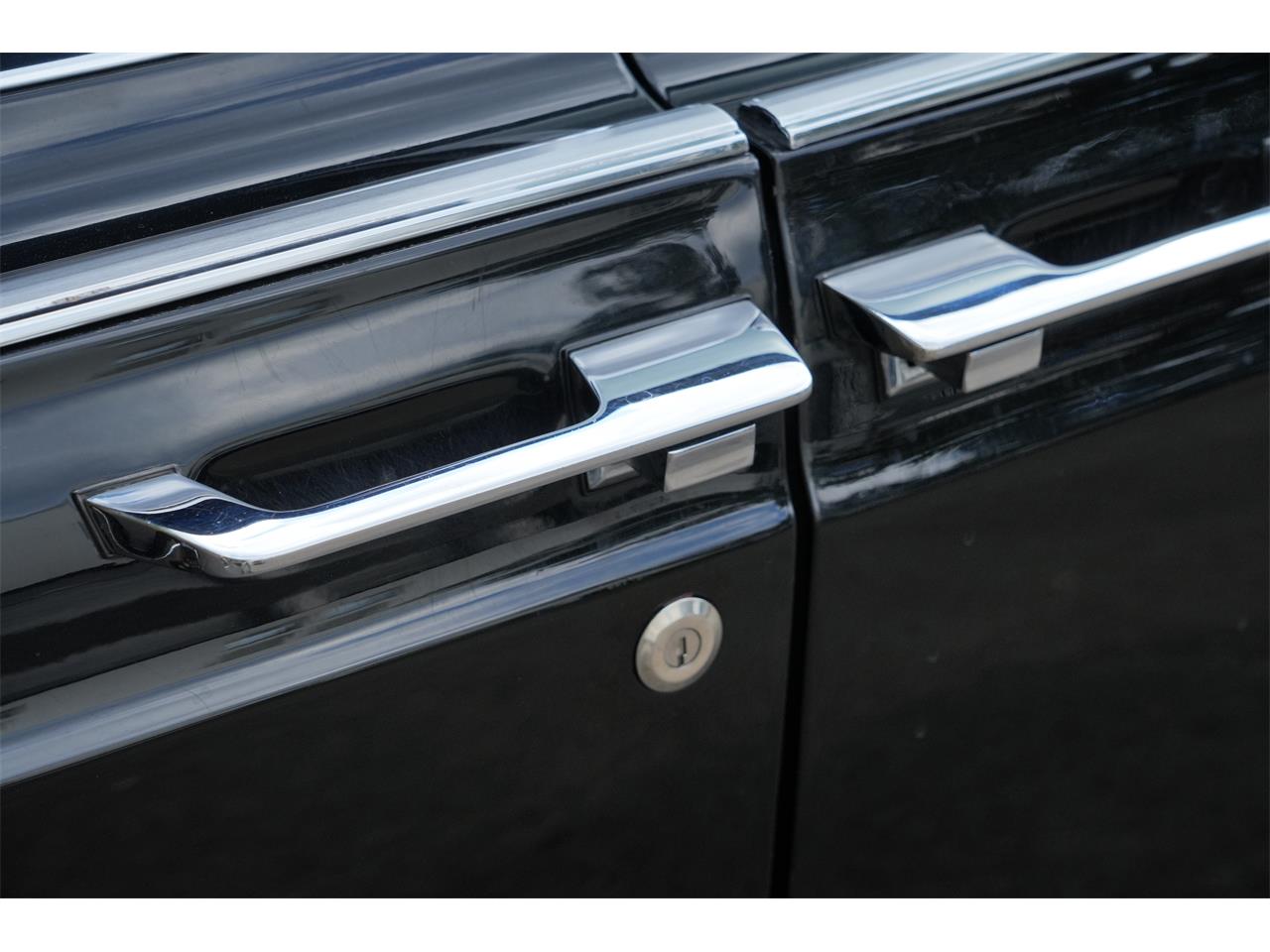 Lincoln-Continental-convertible-1966-BLACK-RED-2
