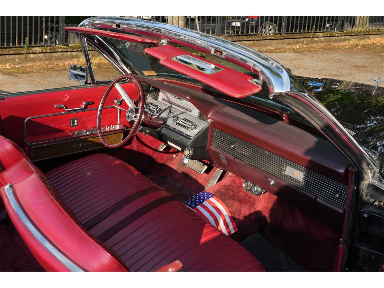 Lincoln-Continental-convertible-1966-BLACK-RED-21