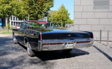 Lincoln-Continental-convertible-1966-BLACK-RED-24