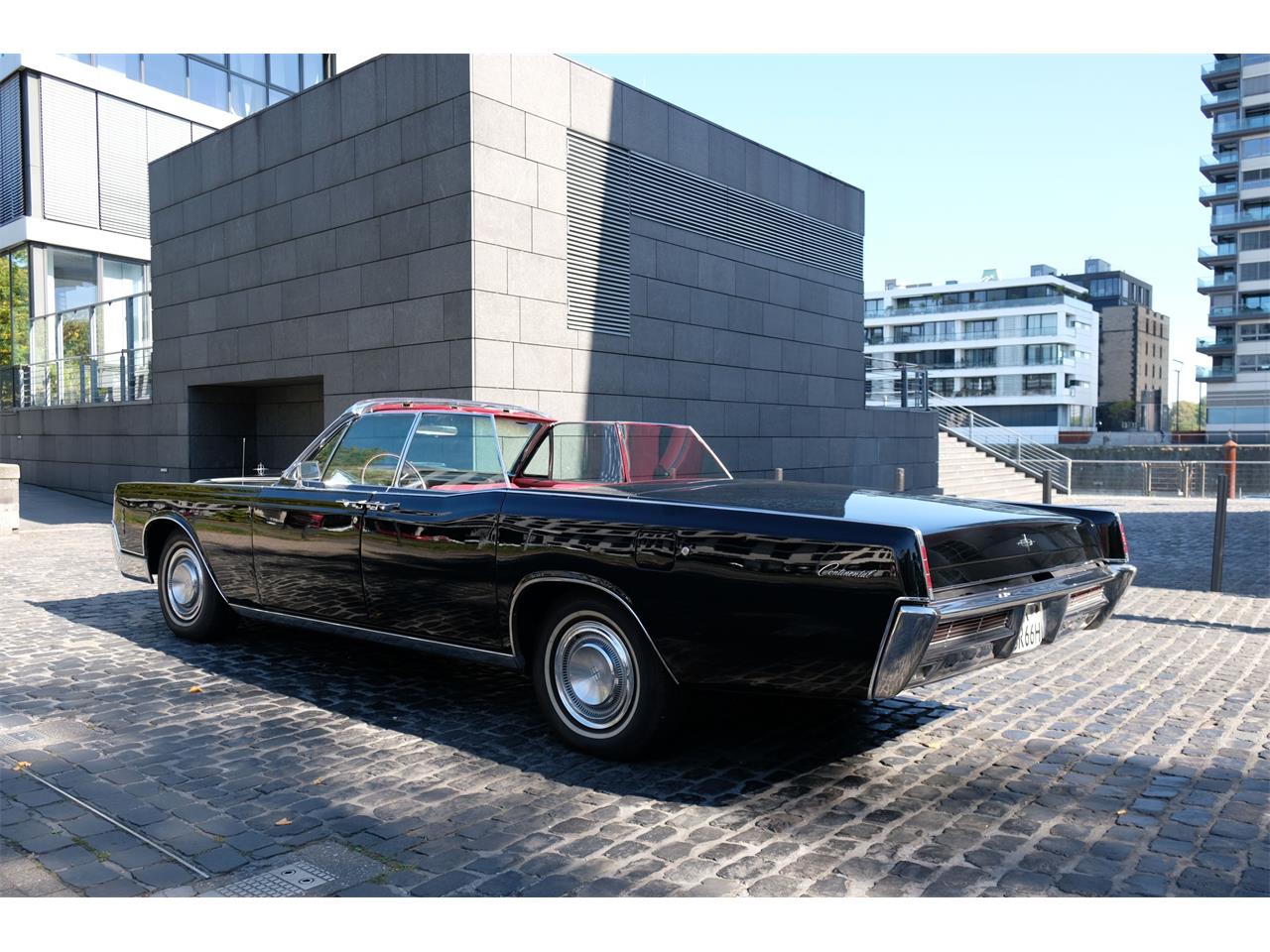 Lincoln-Continental-convertible-1966-BLACK-RED-25