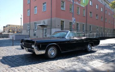 Lincoln-Continental-convertible-1966-BLACK-RED-30