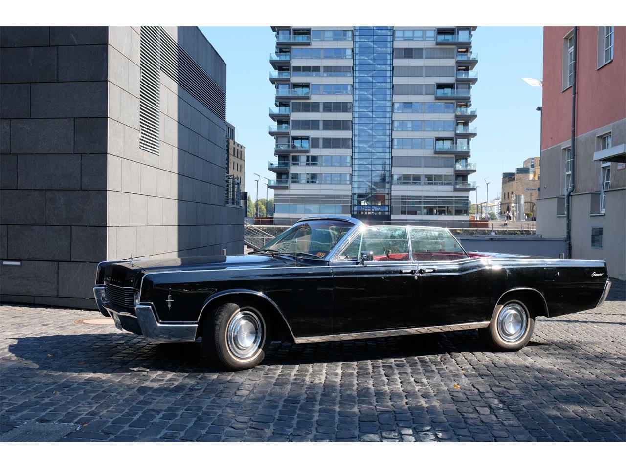 Lincoln-Continental-convertible-1966-BLACK-RED-31