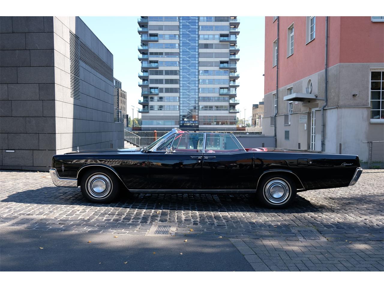 Lincoln-Continental-convertible-1966-BLACK-RED-34