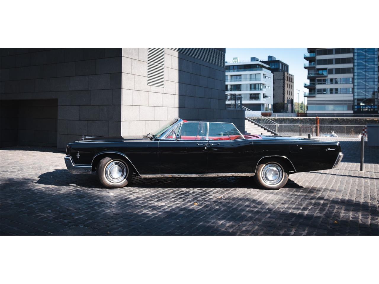 Lincoln-Continental-convertible-1966-BLACK-RED-36