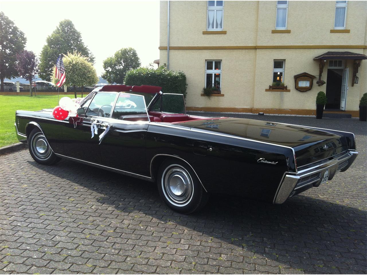 Lincoln-Continental-convertible-1966-BLACK-RED-37