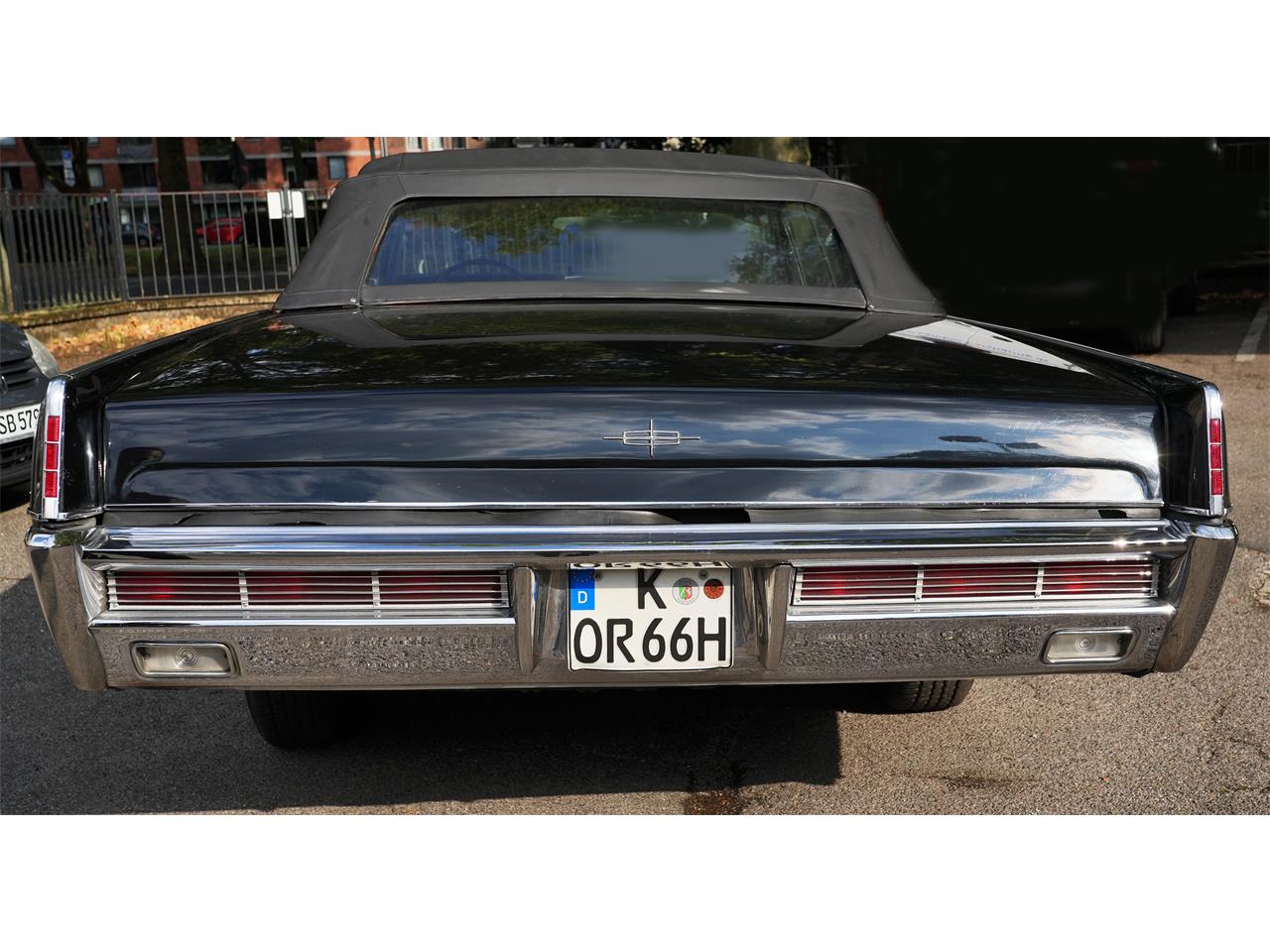 Lincoln-Continental-convertible-1966-BLACK-RED-39