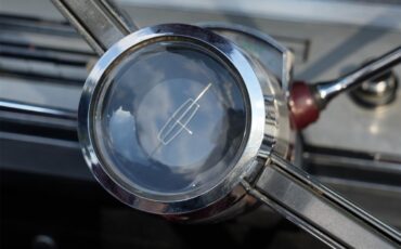 Lincoln-Continental-convertible-1966-BLACK-RED-4
