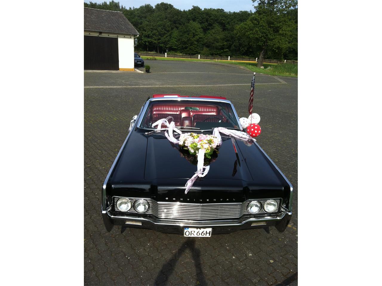 Lincoln-Continental-convertible-1966-BLACK-RED-40