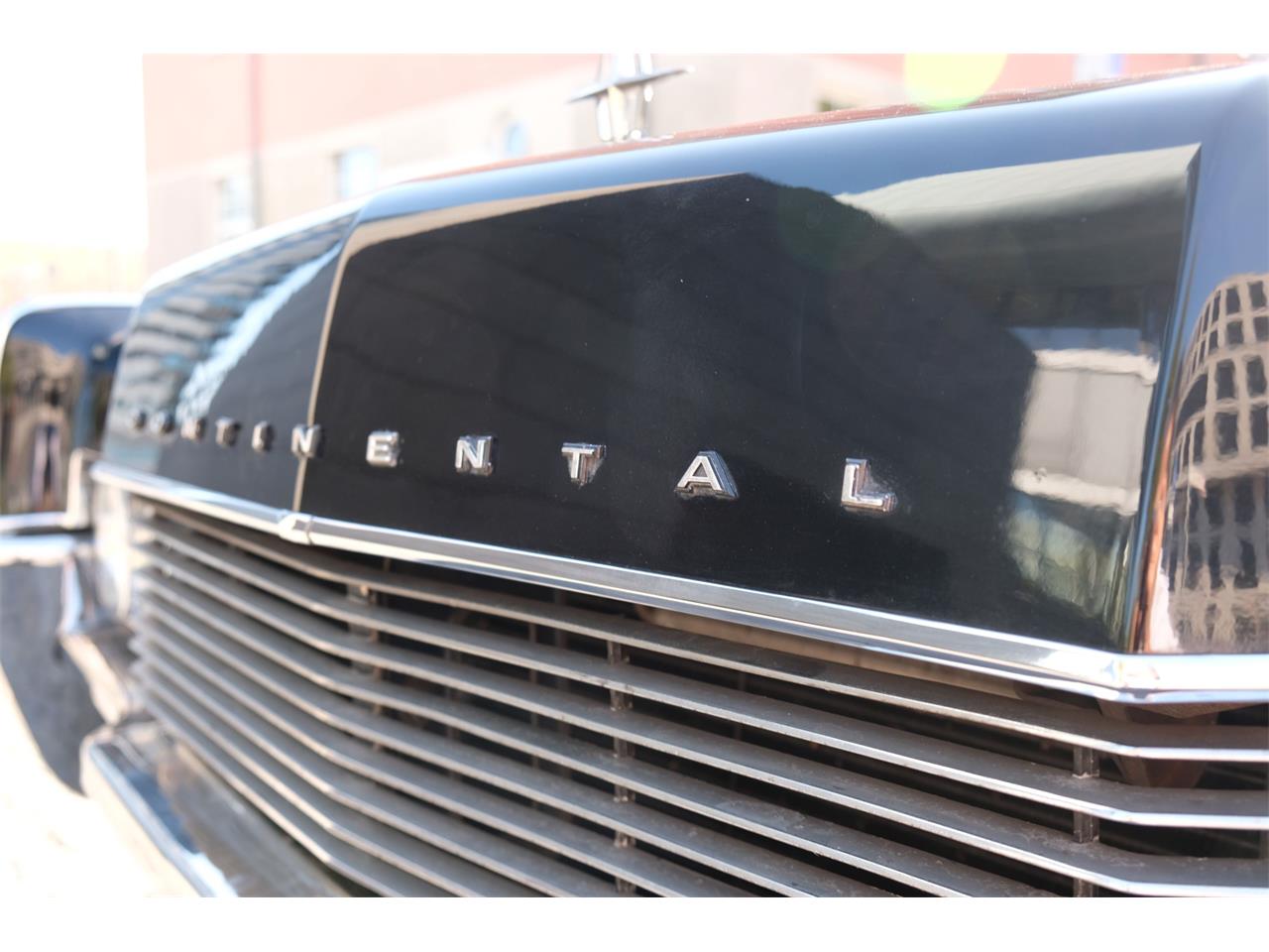 Lincoln-Continental-convertible-1966-BLACK-RED-41