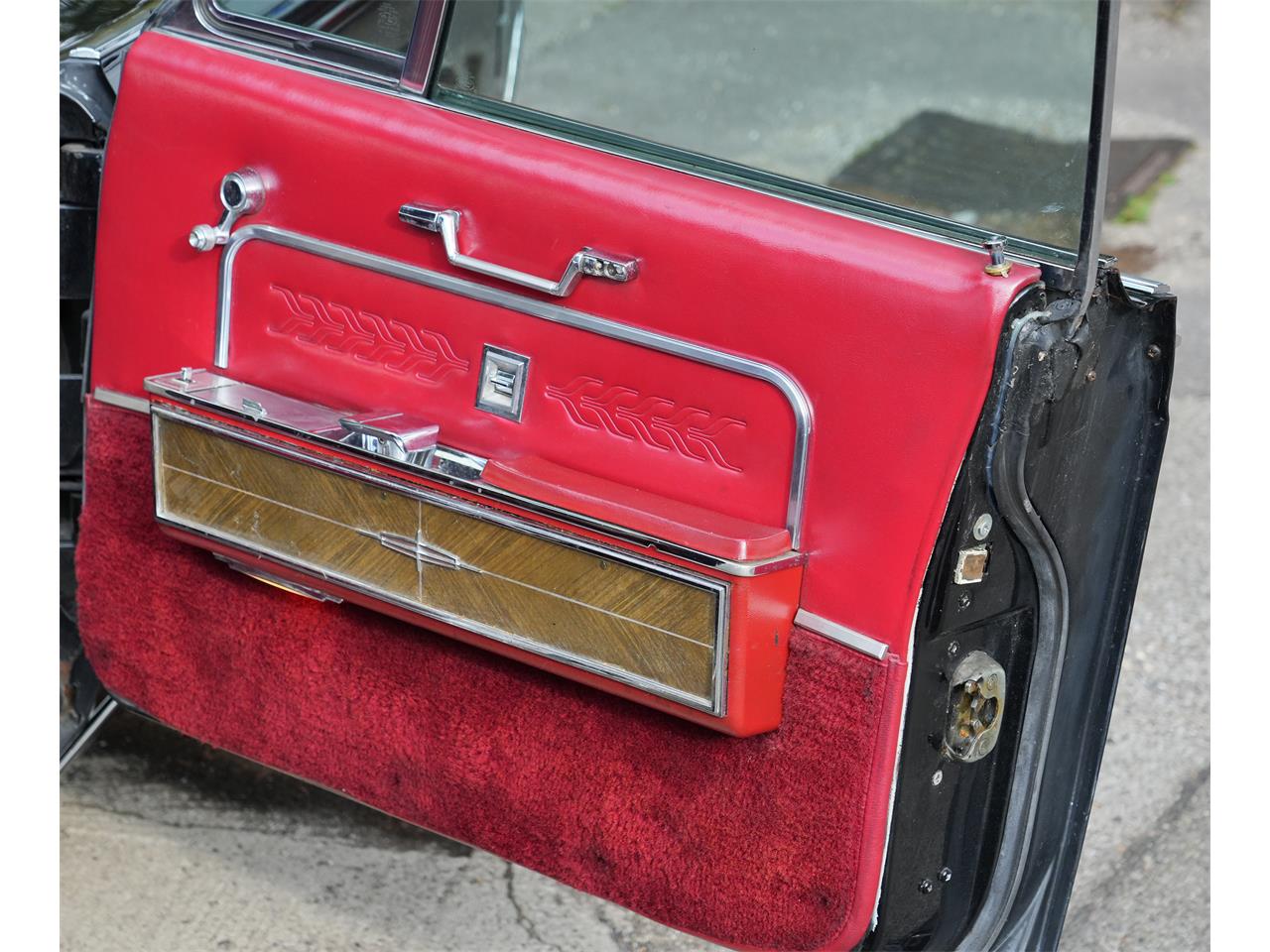 Lincoln-Continental-convertible-1966-BLACK-RED-46