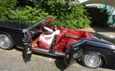 Lincoln-Continental-convertible-1966-BLACK-RED-49