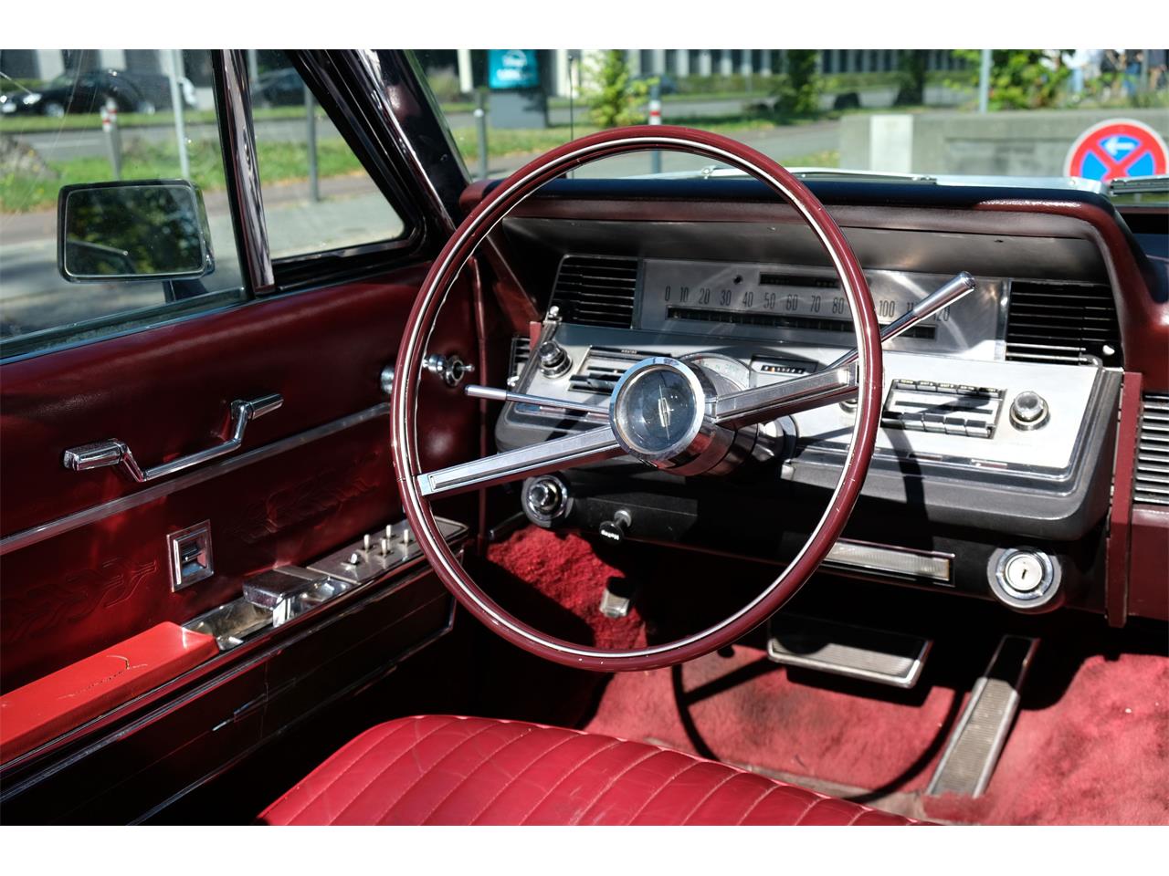 Lincoln-Continental-convertible-1966-BLACK-RED-50