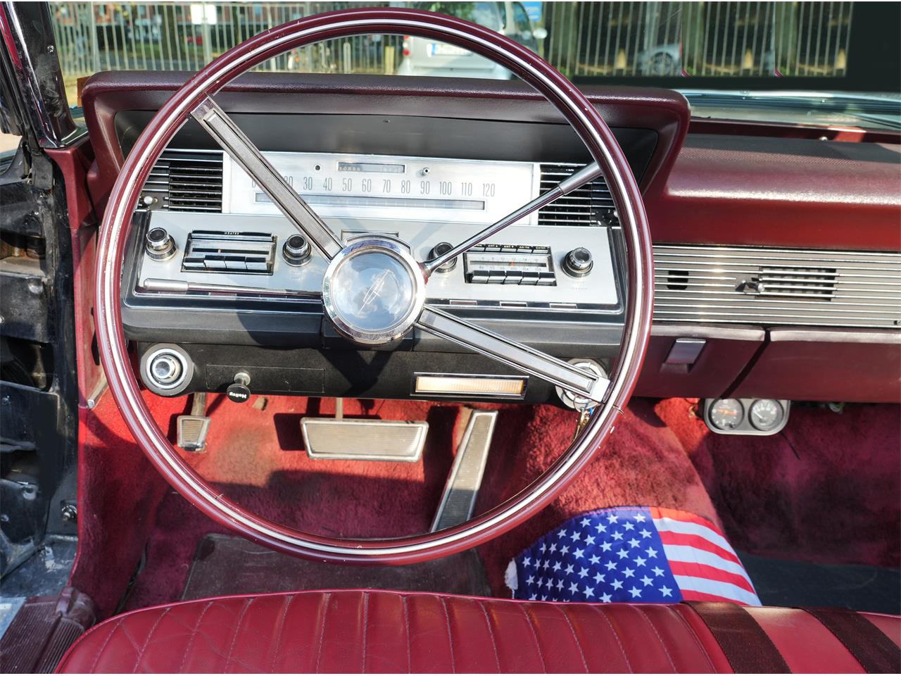 Lincoln-Continental-convertible-1966-BLACK-RED-51