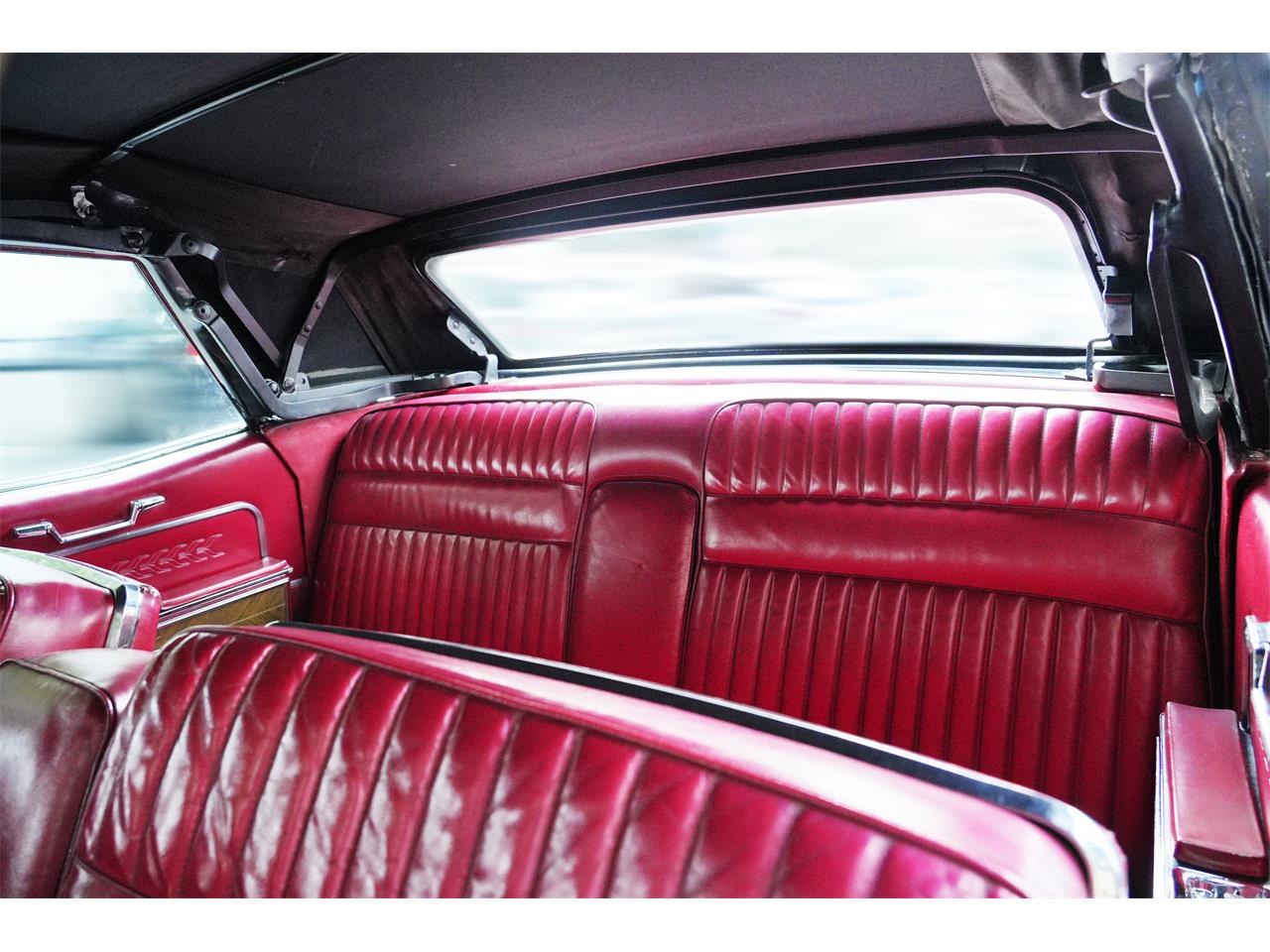 Lincoln-Continental-convertible-1966-BLACK-RED-53