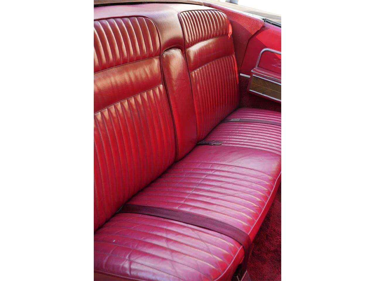 Lincoln-Continental-convertible-1966-BLACK-RED-55