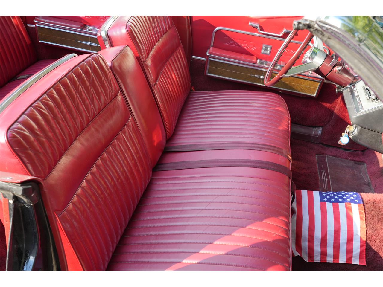 Lincoln-Continental-convertible-1966-BLACK-RED-56