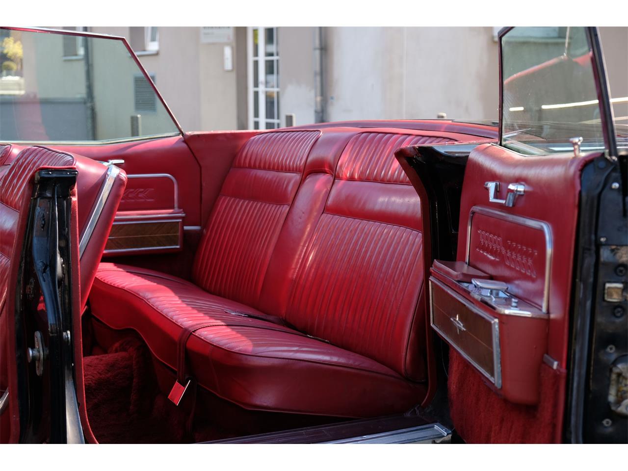 Lincoln-Continental-convertible-1966-BLACK-RED-69