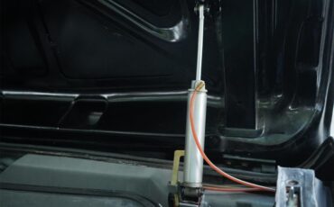 Lincoln-Continental-convertible-1966-BLACK-RED-78
