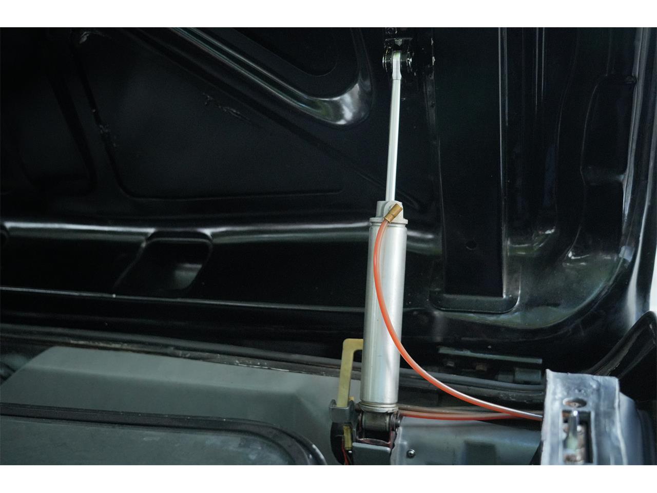 Lincoln-Continental-convertible-1966-BLACK-RED-78