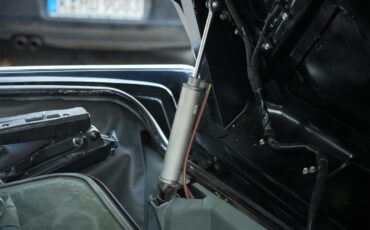 Lincoln-Continental-convertible-1966-BLACK-RED-79