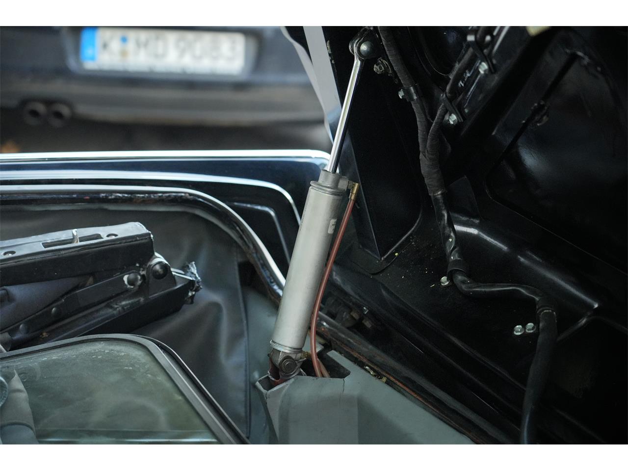 Lincoln-Continental-convertible-1966-BLACK-RED-79