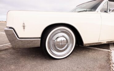Lincoln-Continental-convertible-1966-CreamOff-White-Blue-10