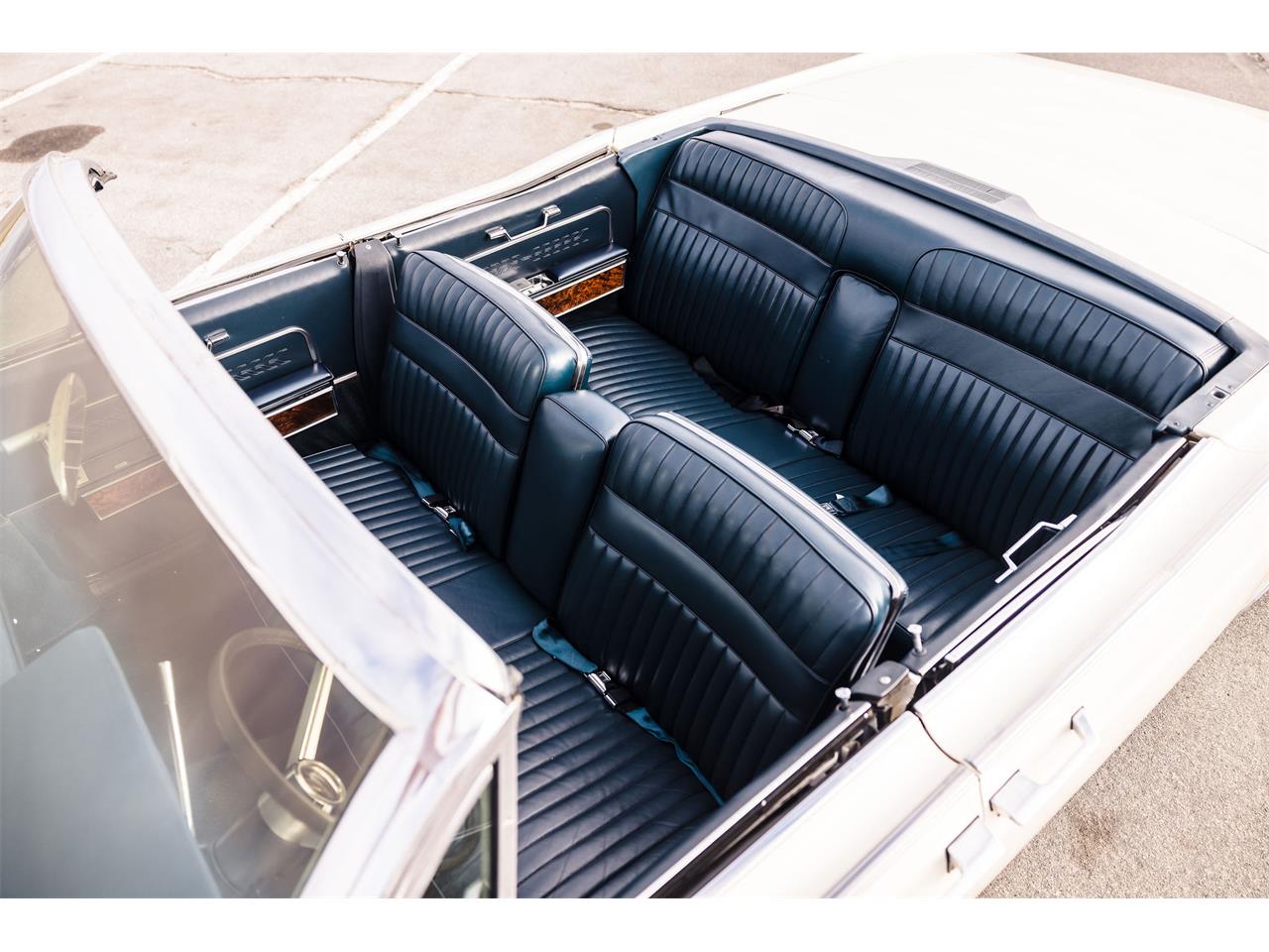 Lincoln-Continental-convertible-1966-CreamOff-White-Blue-12