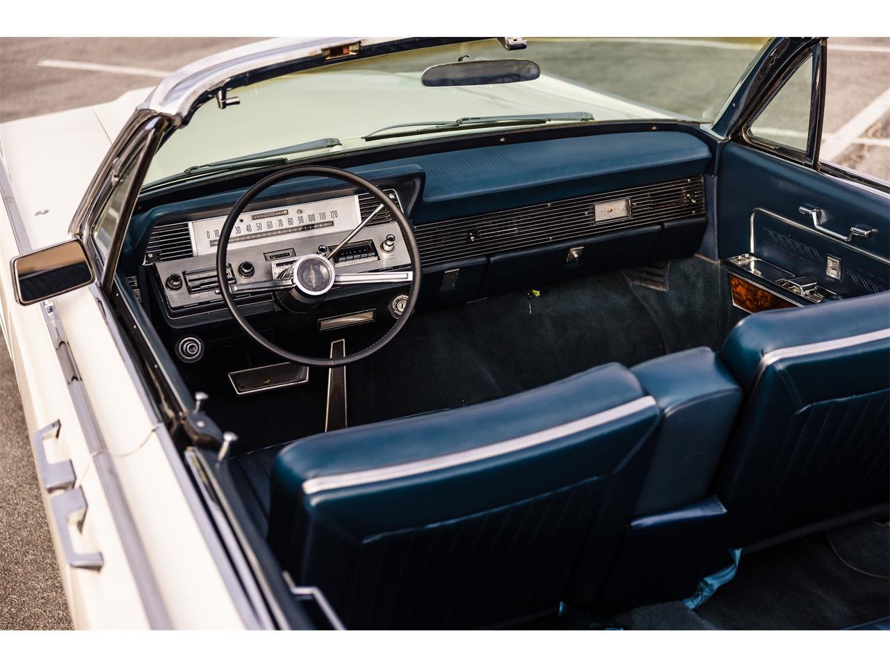 Lincoln-Continental-convertible-1966-CreamOff-White-Blue-13