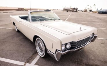 Lincoln-Continental-convertible-1966-CreamOff-White-Blue-2