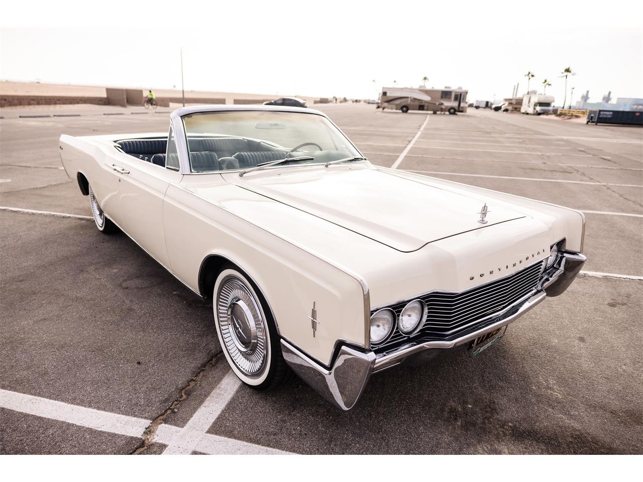 Lincoln-Continental-convertible-1966-CreamOff-White-Blue-2