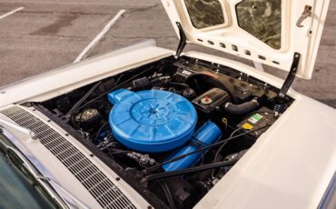 Lincoln-Continental-convertible-1966-CreamOff-White-Blue-20