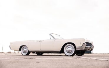 Lincoln-Continental-convertible-1966-CreamOff-White-Blue-3