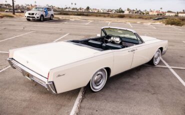 Lincoln-Continental-convertible-1966-CreamOff-White-Blue-4