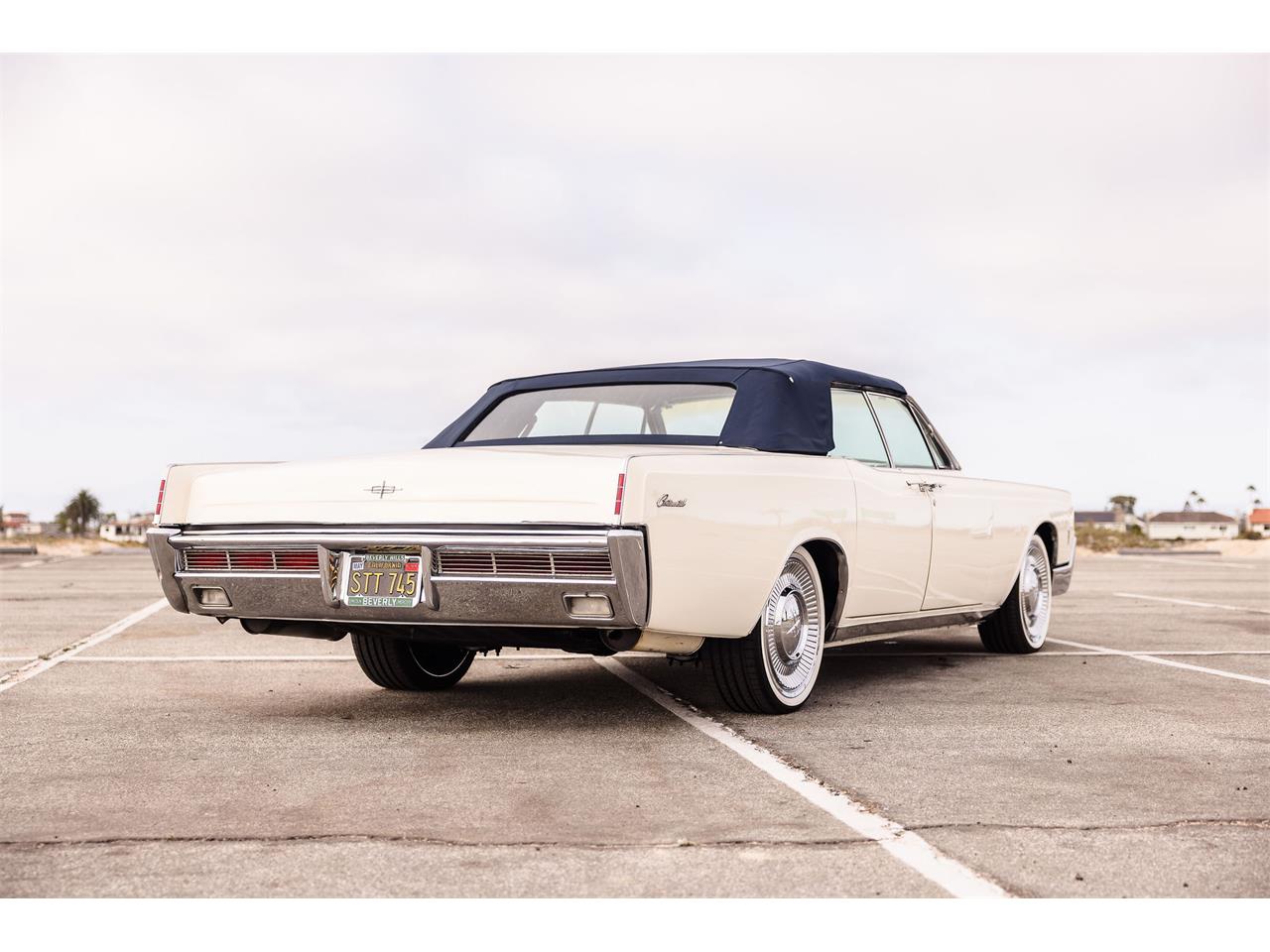 Lincoln-Continental-convertible-1966-CreamOff-White-Blue-5