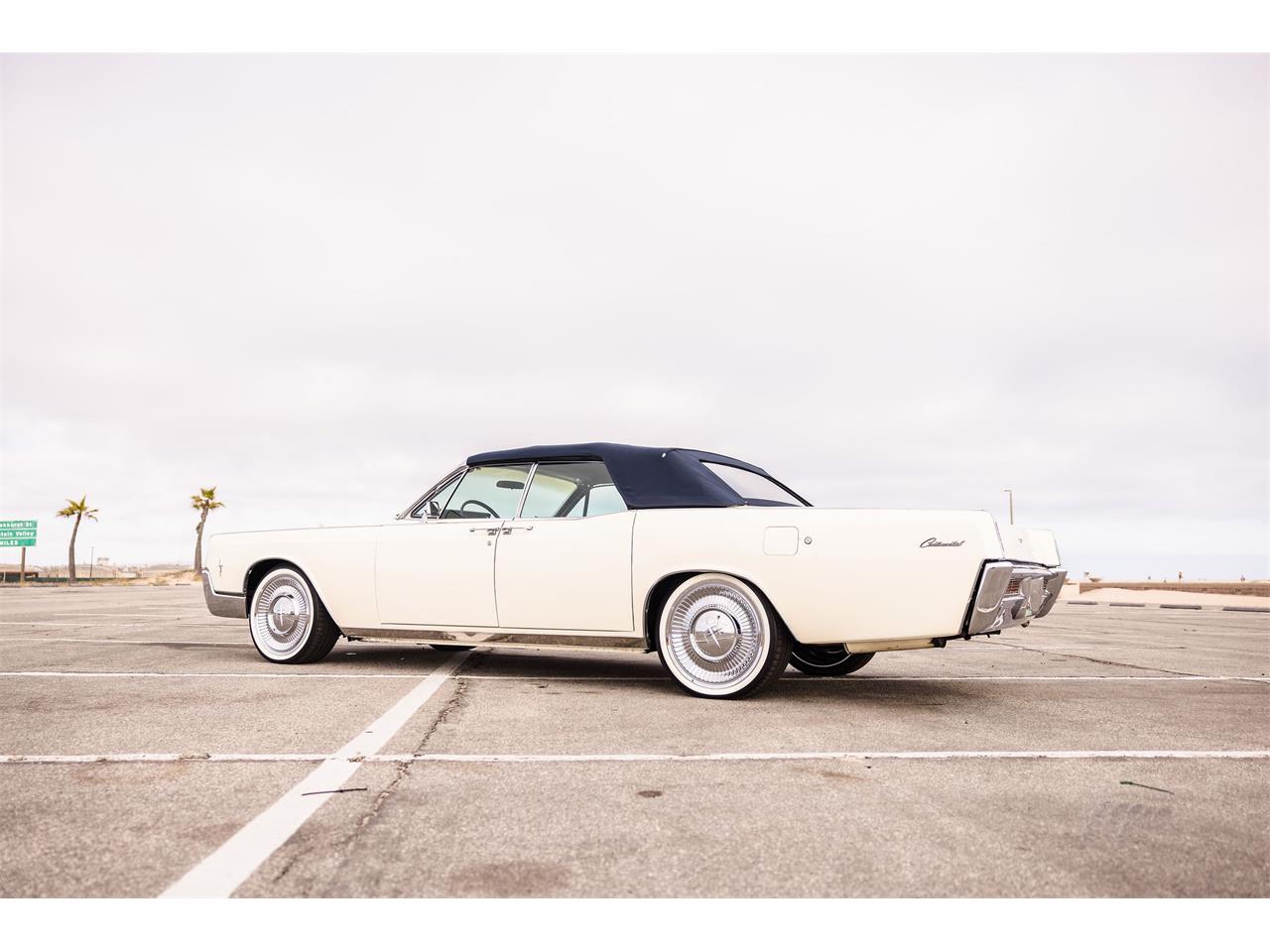 Lincoln-Continental-convertible-1966-CreamOff-White-Blue-6