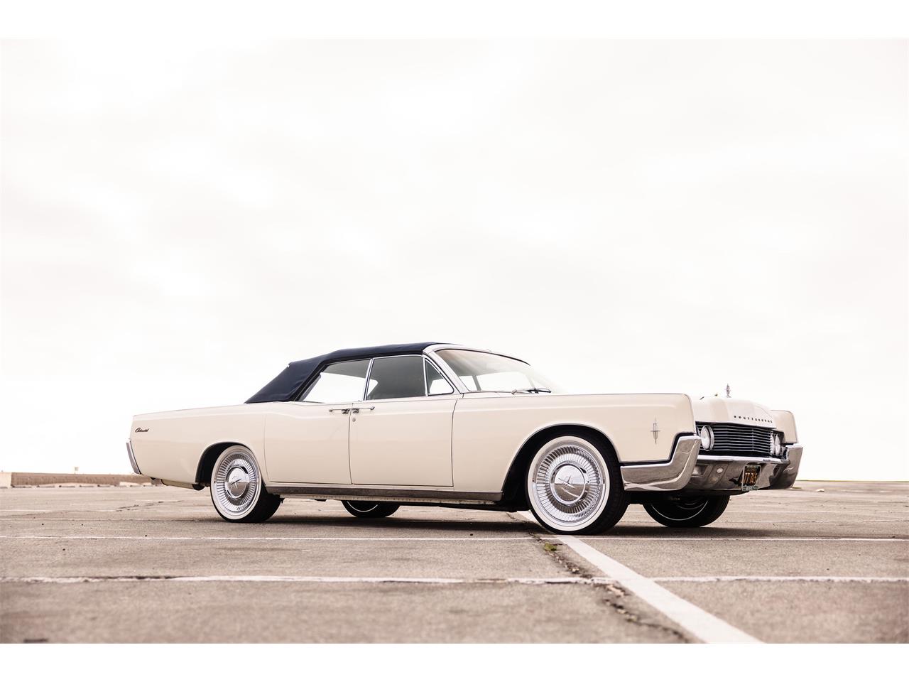Lincoln-Continental-convertible-1966-CreamOff-White-Blue-8