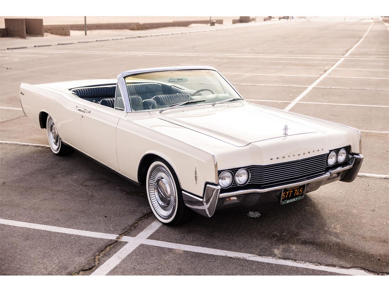 Lincoln-Continental-convertible-1966-CreamOff-White-Blue