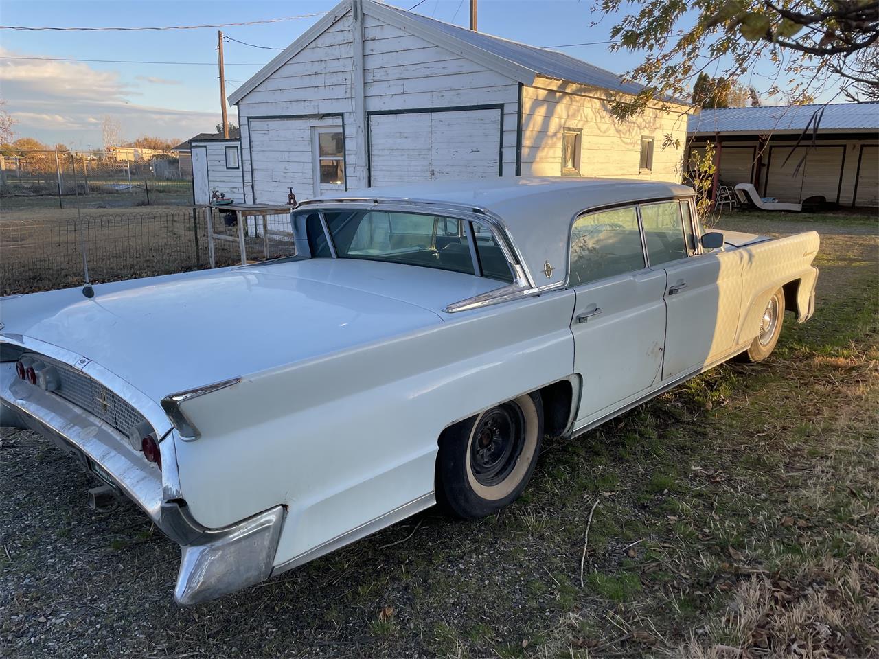 Lincoln-Continental-mark-iii-1958-White-Blue-1