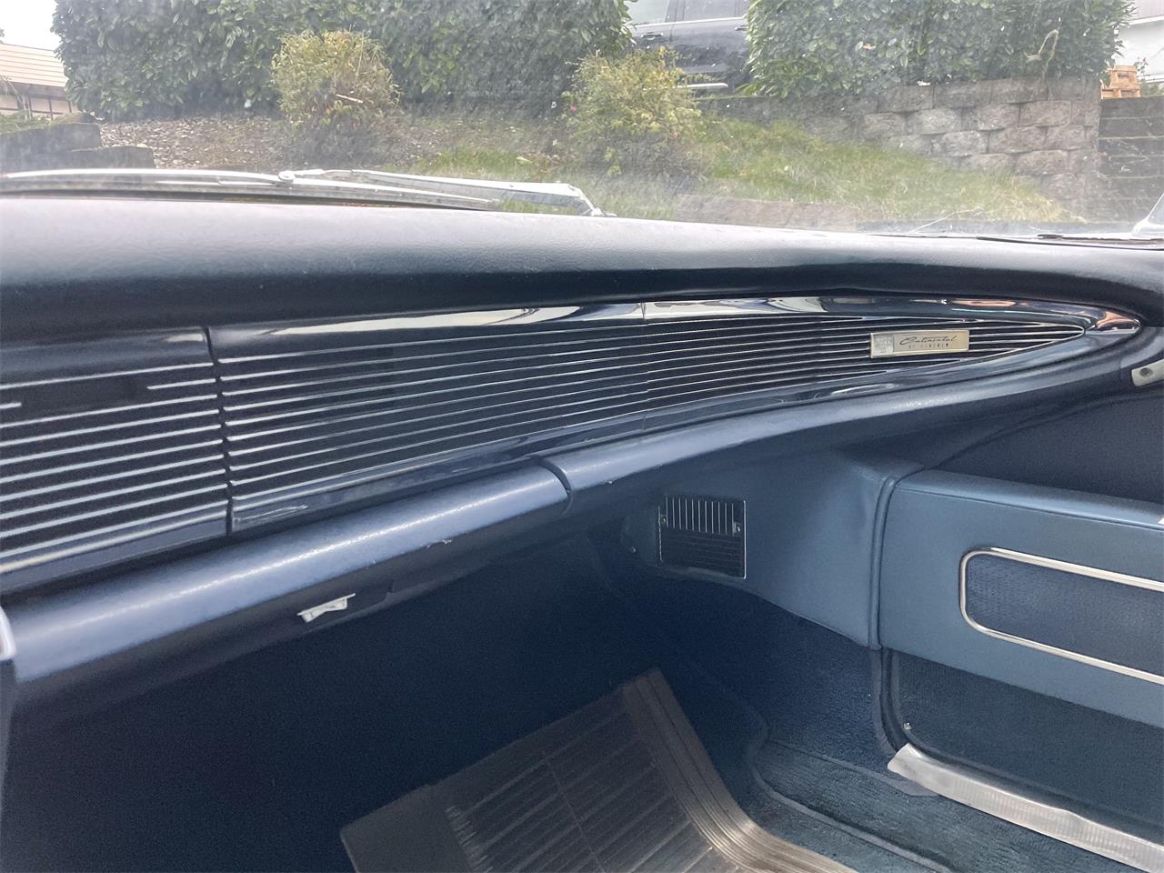 Lincoln-Continental-mark-iii-1958-White-Blue-18