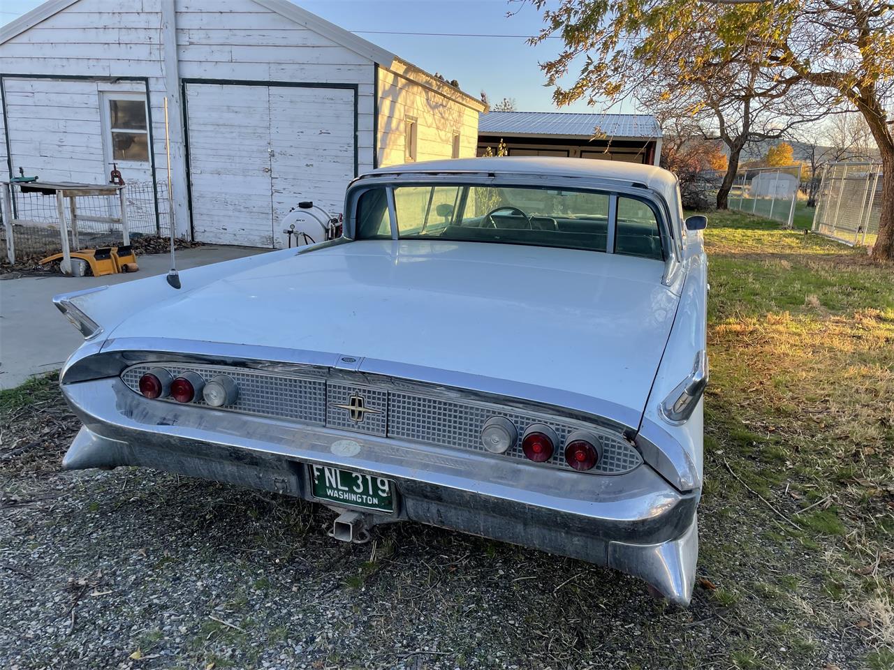 Lincoln-Continental-mark-iii-1958-White-Blue-2