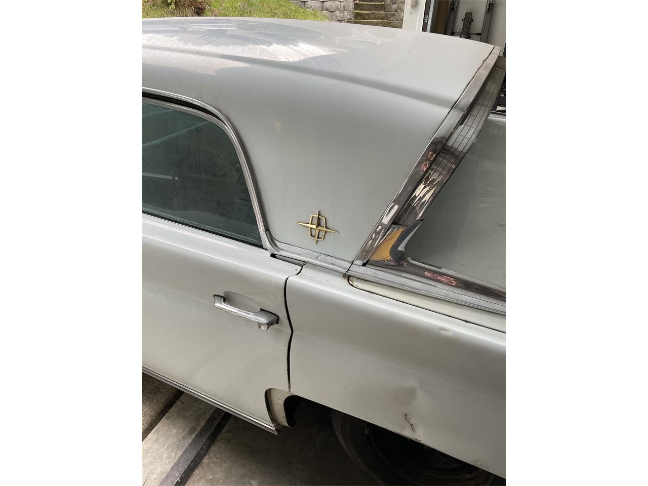 Lincoln-Continental-mark-iii-1958-White-Blue-30