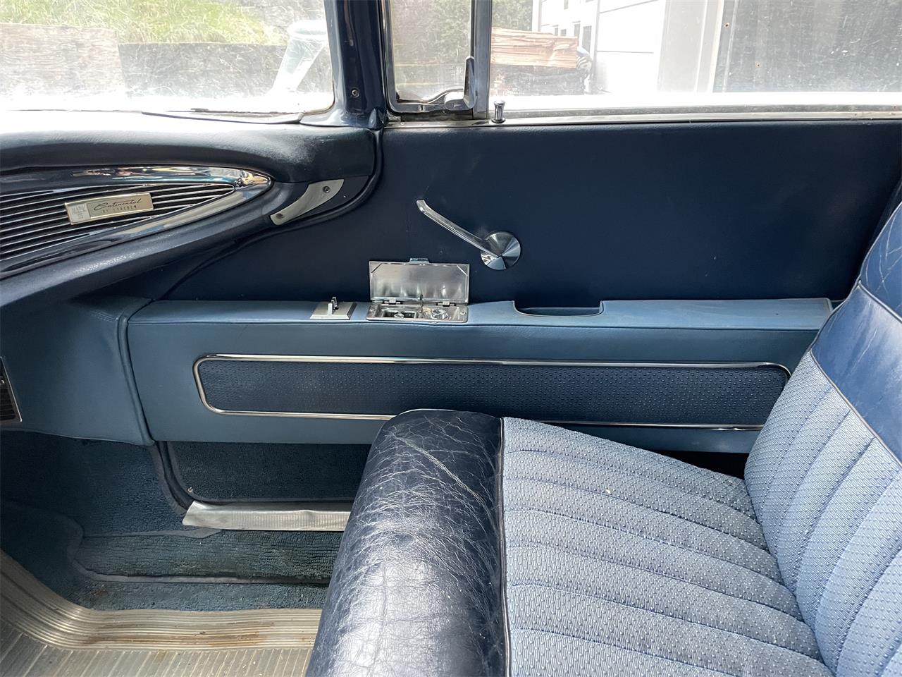 Lincoln-Continental-mark-iii-1958-White-Blue-31