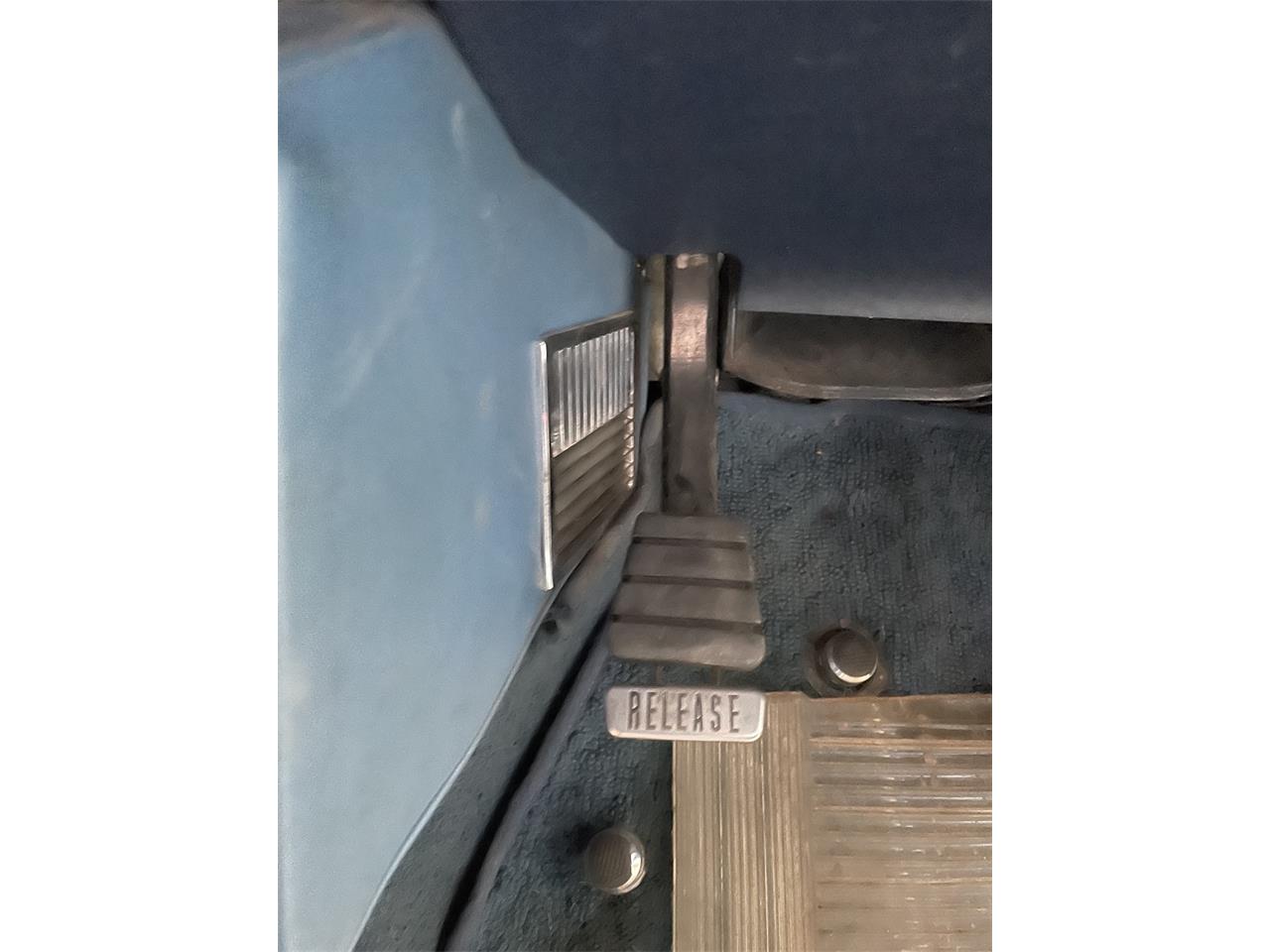 Lincoln-Continental-mark-iii-1958-White-Blue-36