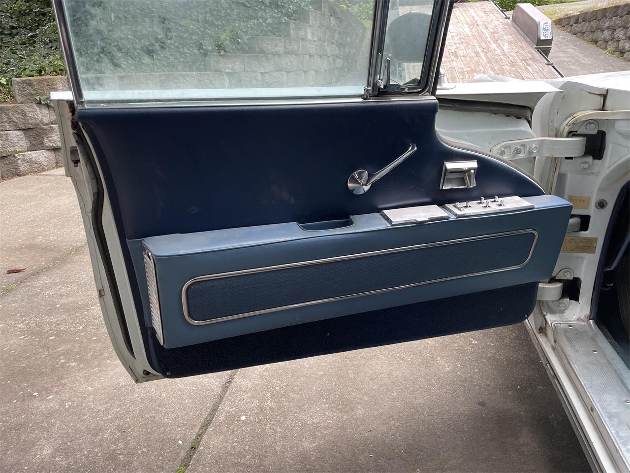 Lincoln-Continental-mark-iii-1958-White-Blue-38