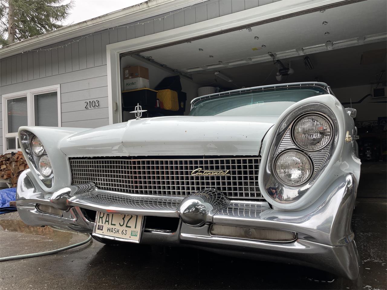 Lincoln-Continental-mark-iii-1958-White-Blue-7